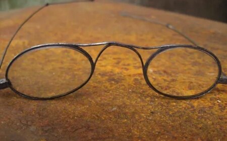 Primeros anteojos correctivos