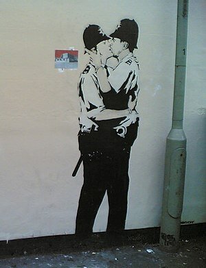 Policias Besandose -Bansky-