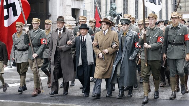 Adolf Hitler und Erich Ludendorff rufen mit der „Nationalen Revolution“ in München einen Putschversuch aus. Scheitert an der Feldherrnhalle