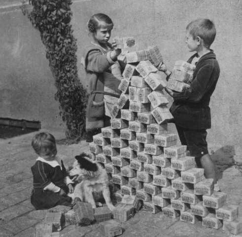 Reichskanzler Wilhelm Cuno (parteilos) ruft einen Generalstreik und passiven Widerstand aus. Reparationszahlungen werden eingestellt