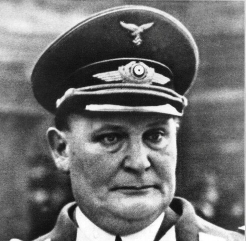 Franz von Papen wird von Reichspräsident Hindenburg zum Reichskanzler ernannt
