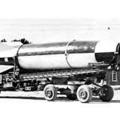 Timeline: EL COHETE V-2 Y LA LOCOMOTORA