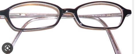 Anteojos con bordes pequeños