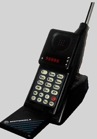 Motorola lanza el teléfono más ligero, MicroTAC.