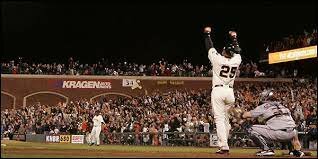 Barry Bonds breaks the home run record