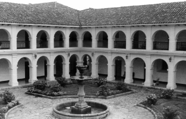 Los Colegios Reales