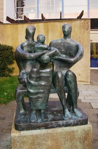 Grupo familiar, Henry Moore (escultura)