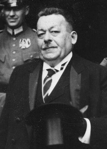 Mort del primer president de la R. de Weimar