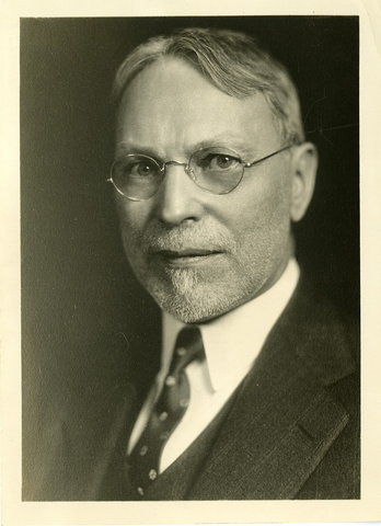 Charles Judd hace aportes a la educación desde la organización escolar y el análisis de la lectura