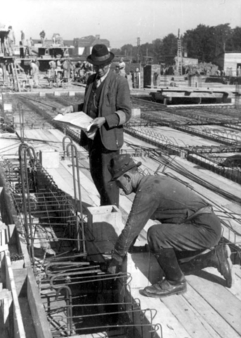 Inicio de la construcción del campo Auschwitz