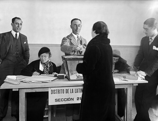 Triomf electoral de la centredreta. Sufragi femení