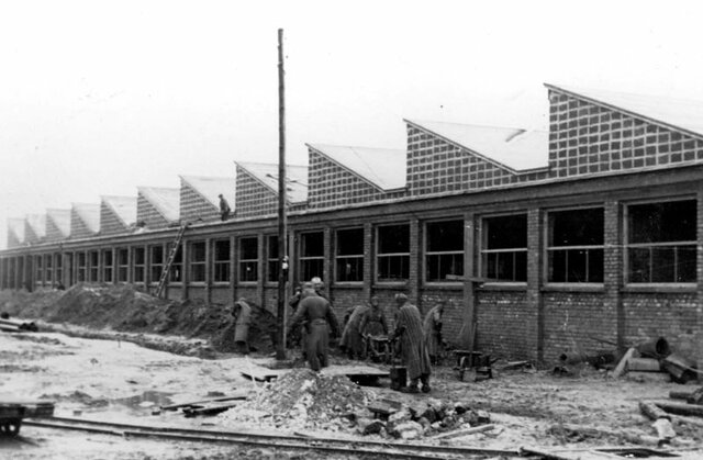 Inicio de la construcción del campo de Auschwitz