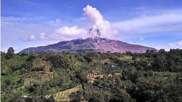 Erupción Sinabunga (Indonesia)