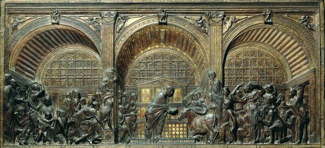 Decoración del altar de la Basílica de San Antonio