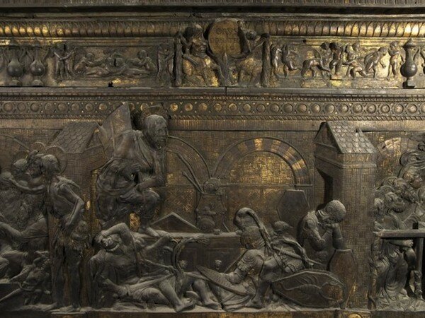 Púlpitos de la iglesia de San Lorenzo en Florencia