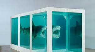 Damien Hirst y su obra La imposibilidad física de la muerte en la mente de algo vivo