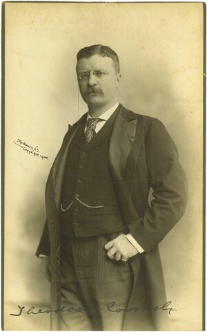 Theodore Roosevelt asume la presidencia de EUA.