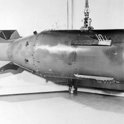 Timeline: LA BOMBA  ATÓMICA