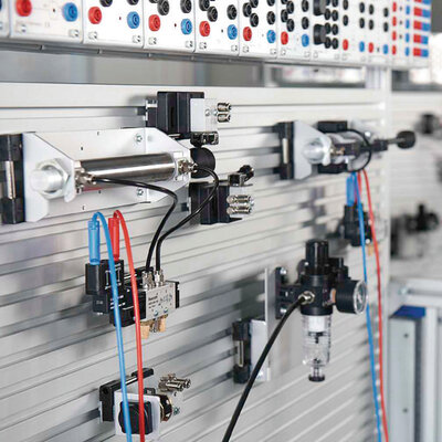 Timeline: LÍNEA DEL TIEMPO DE LAS APLICACIONES EN NEUMÁTICA
