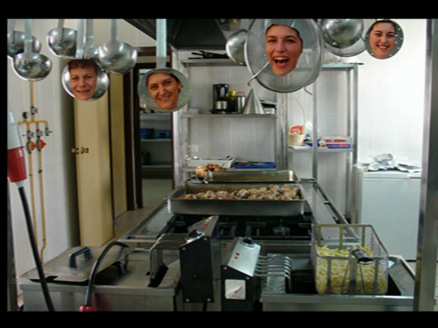 UNOS ADORNILLOS EN LA COCINA