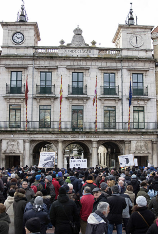 Continuan las concentraciones. Preparación para acudir al centro del debate.
