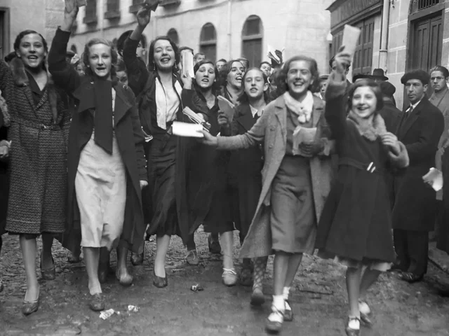 Triomf electoral del centredreta. Sufragi femení