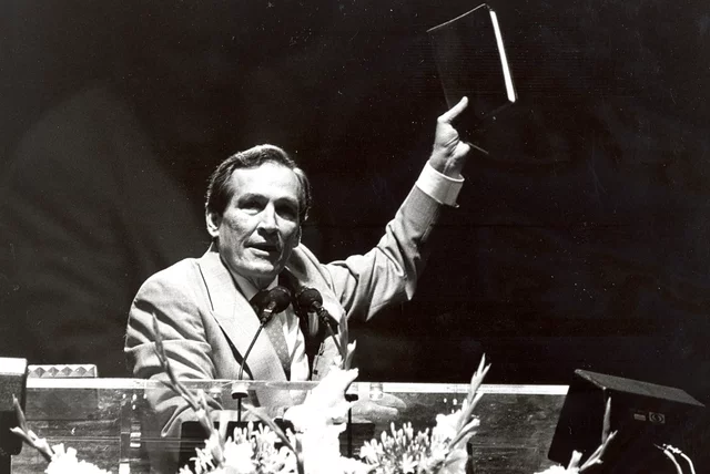 Adrian Rogers elected SBC president to start conservative revolution