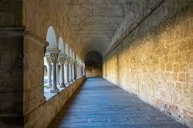 La prohibición de la educación en los monasterios