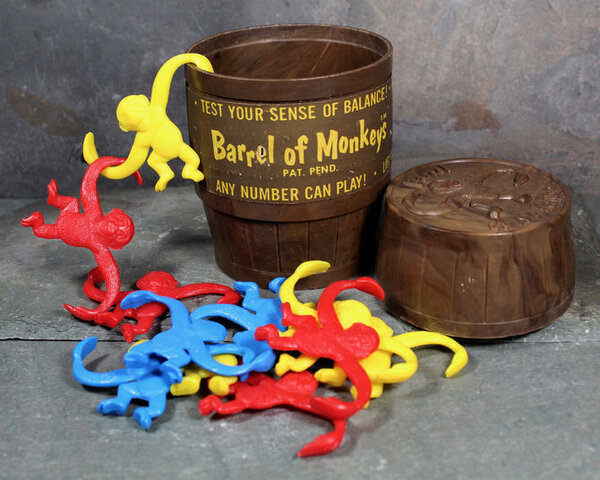 Toys Barrel of monkeys