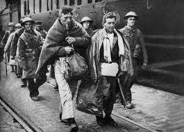British and French troops evacuate Dunkirk