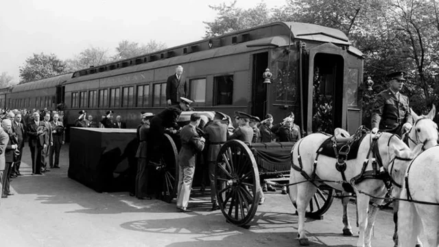 Roosevelt Dies In Warm Springs, GA