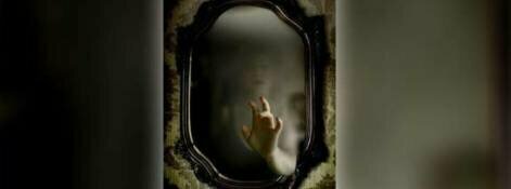 La mano en el espejo