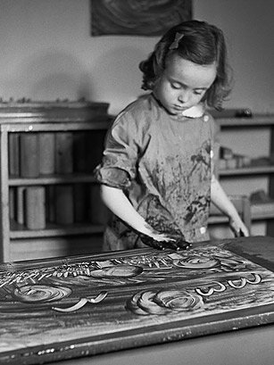 Ruth Faison Shaw Brings Back Finger Painting