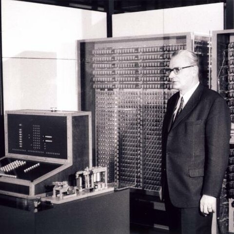 Invención de la primera Computadora Programable