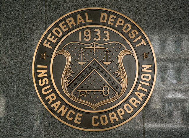 Creación de la FDIC (Federal Deposit Insurance Corporation) y la Ley Glass Steagall.