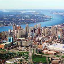 Es trasllada a Michigan