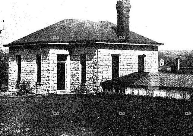 1883: Se funda la Escuela de Agricultura de Kansas, la primera escuela por correspondencia en los Estados Unidos.