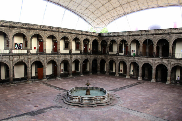 PRIMEROS CENTROS LAICOS