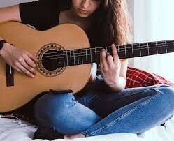Aprendo a tocar la guitarra