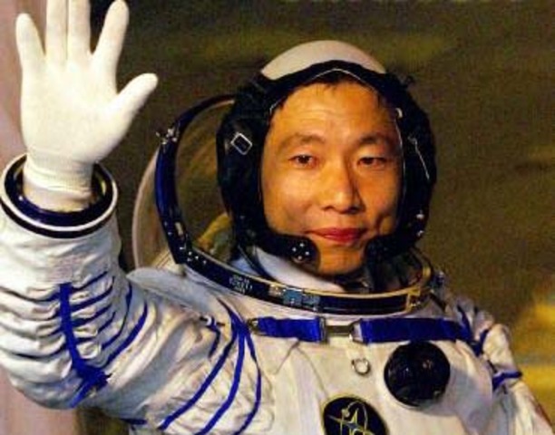 First chinese man to go to space