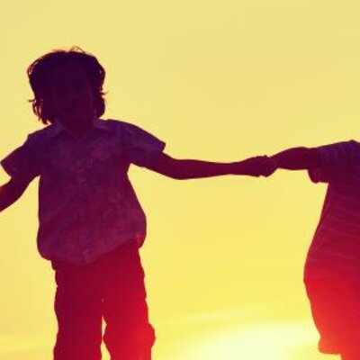 Timeline: ¡Tras los pasos de la infancia y la adolescencia!