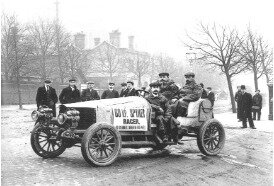 Primer vehículo con motor de 6 cilindros