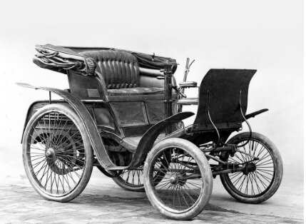 Primer vehículo producido en masa