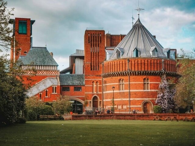 Royal Shakespeare Company (RSC)