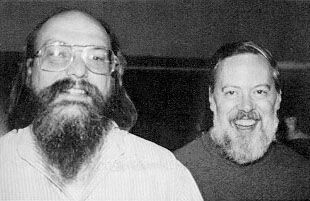 Ken Thompson, Dennis Ritchie, Rudd Canaday y otros colaboran y desarrollan el concepto  de UNICS en lenguaje ensamblador