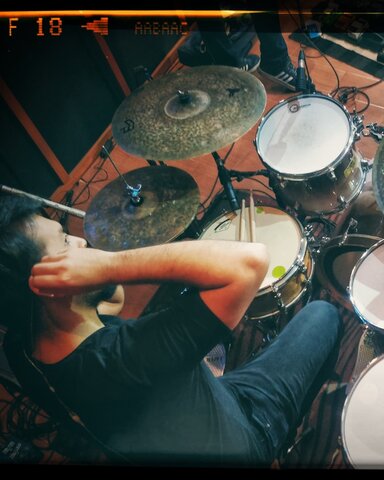 Regreso al estudio y a los escenarios