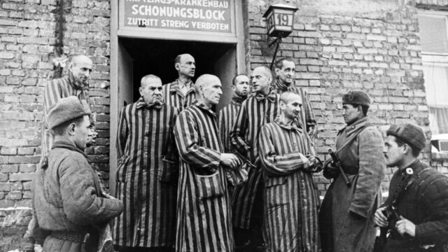 Russian troops discover Auschwitz