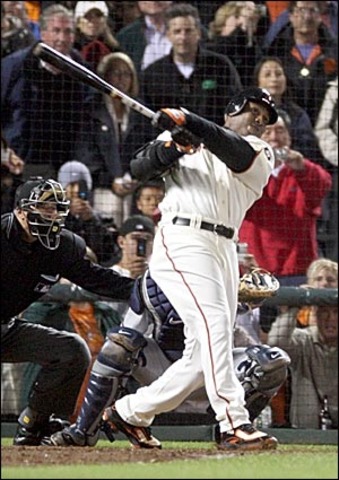 Barry Bonds hits 756.