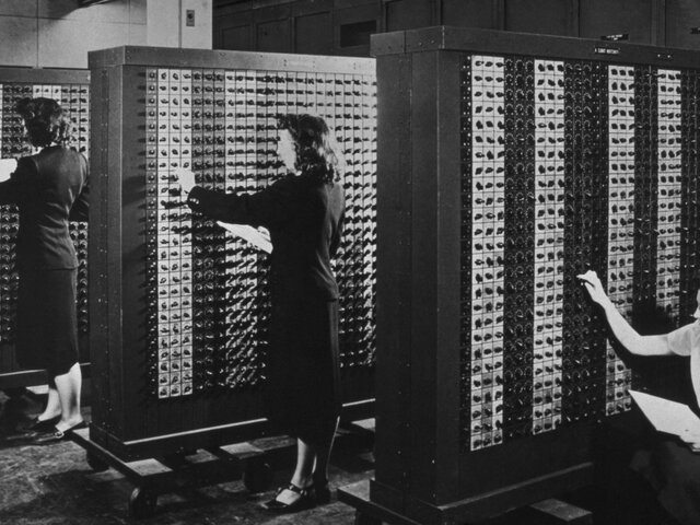 ENIAC (Electronic Numerical Integrator and Computer)