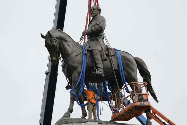 Robert E. Lee Statue Removed